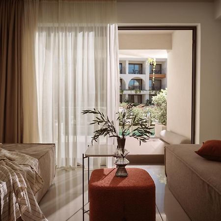 Planos Deluxe Hotel Luaran gambar