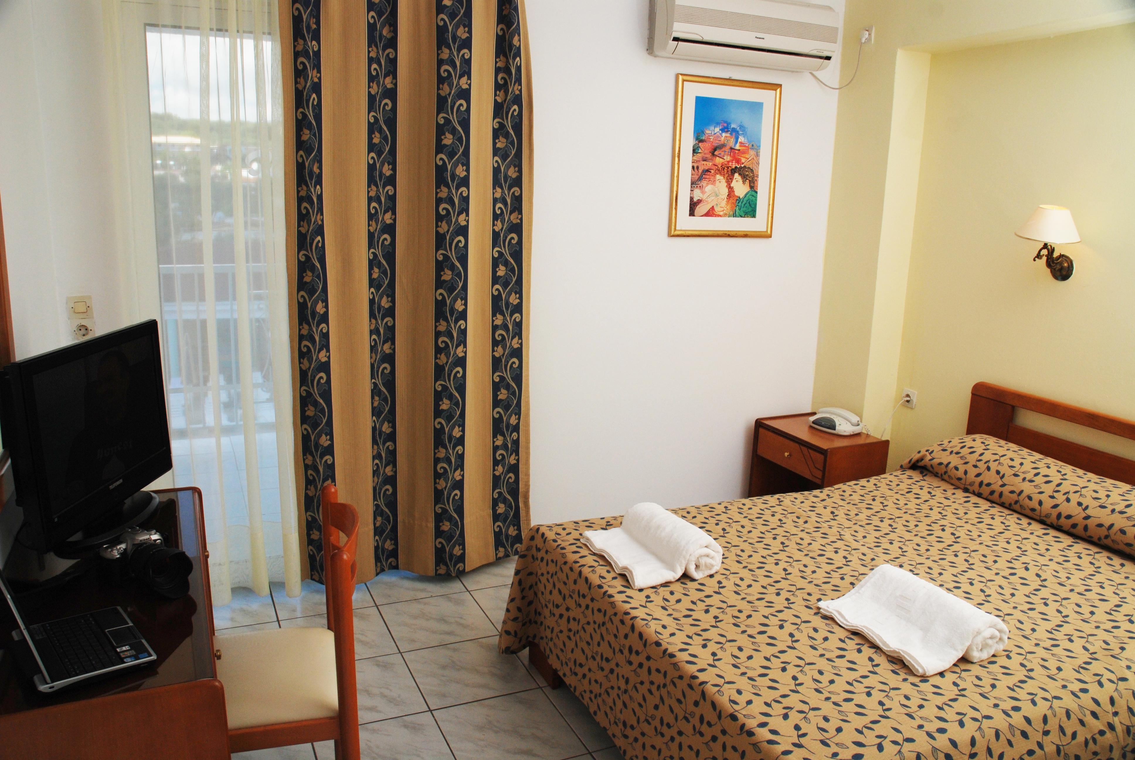 Planos Deluxe Hotel Luaran gambar