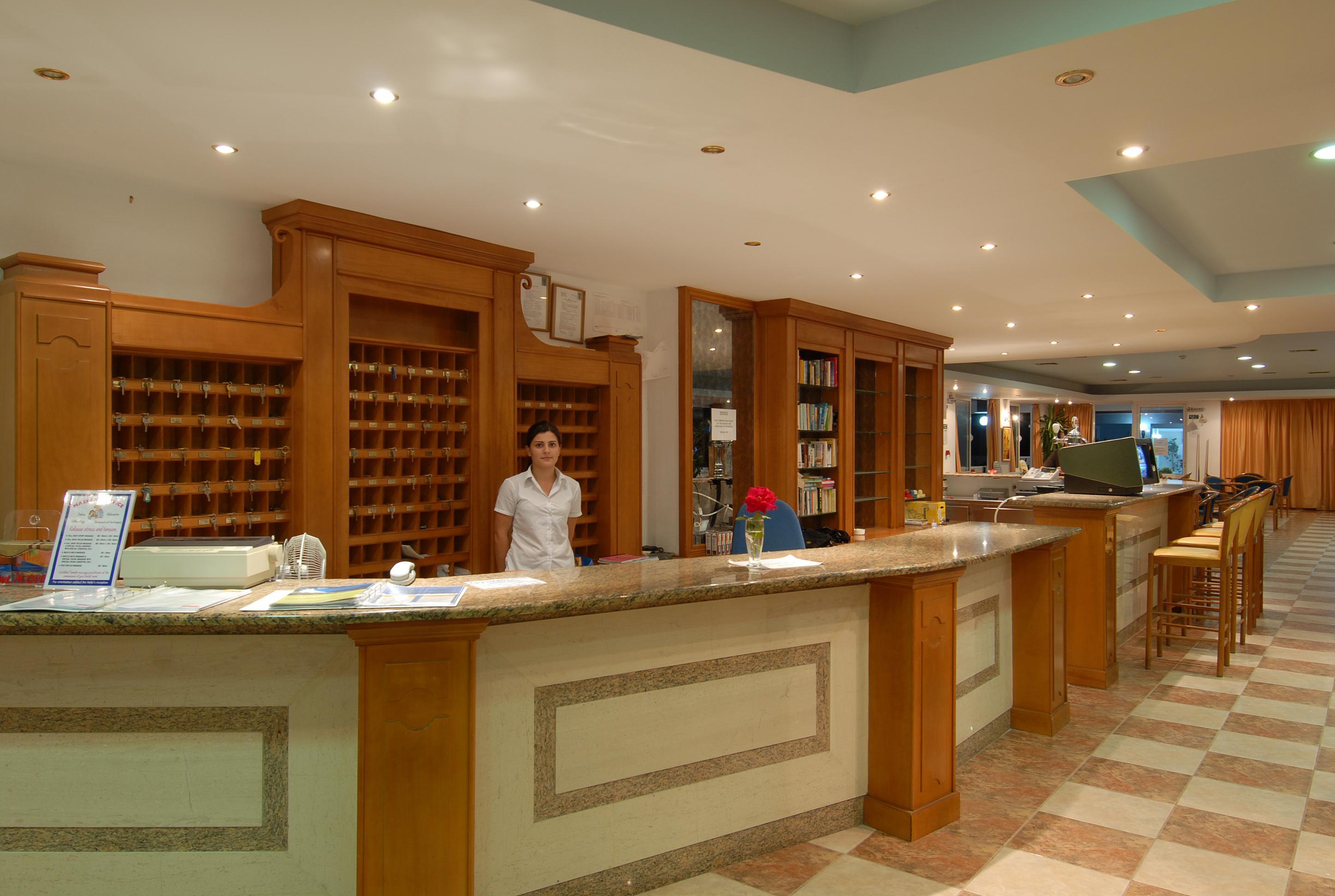 Planos Deluxe Hotel Luaran gambar