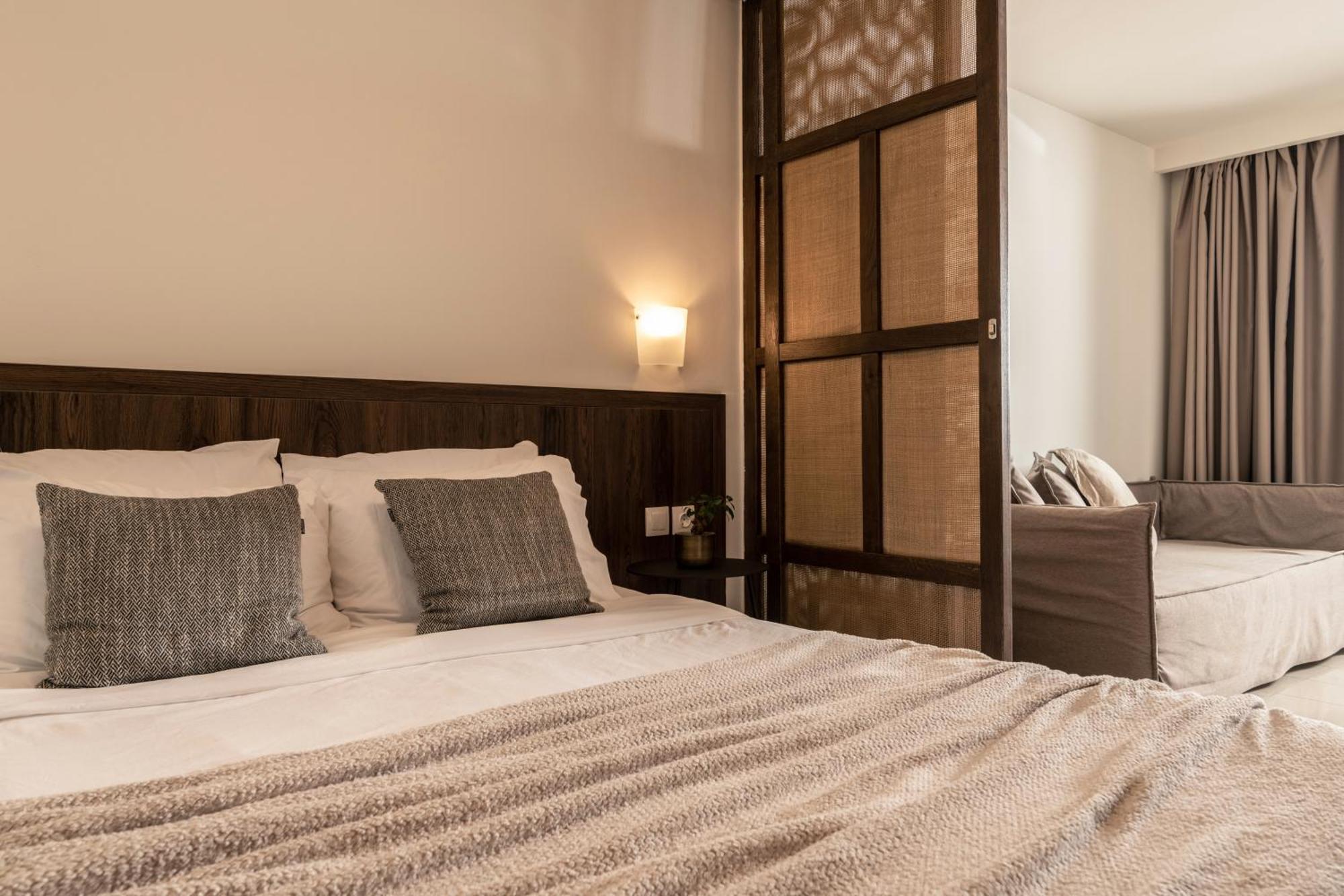 Planos Deluxe Hotel Luaran gambar