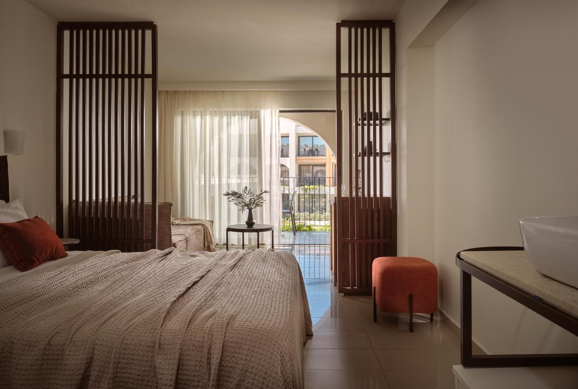 Planos Deluxe Hotel Luaran gambar