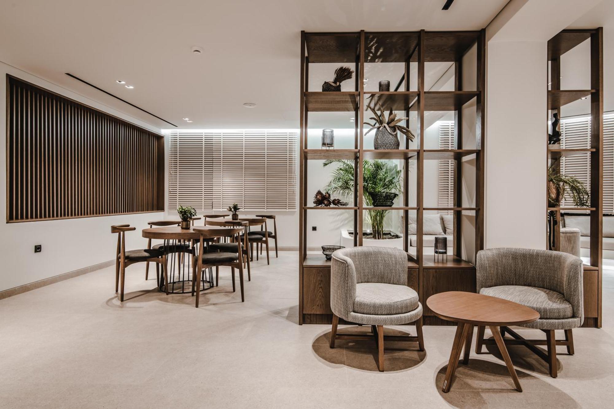 Planos Deluxe Hotel Luaran gambar