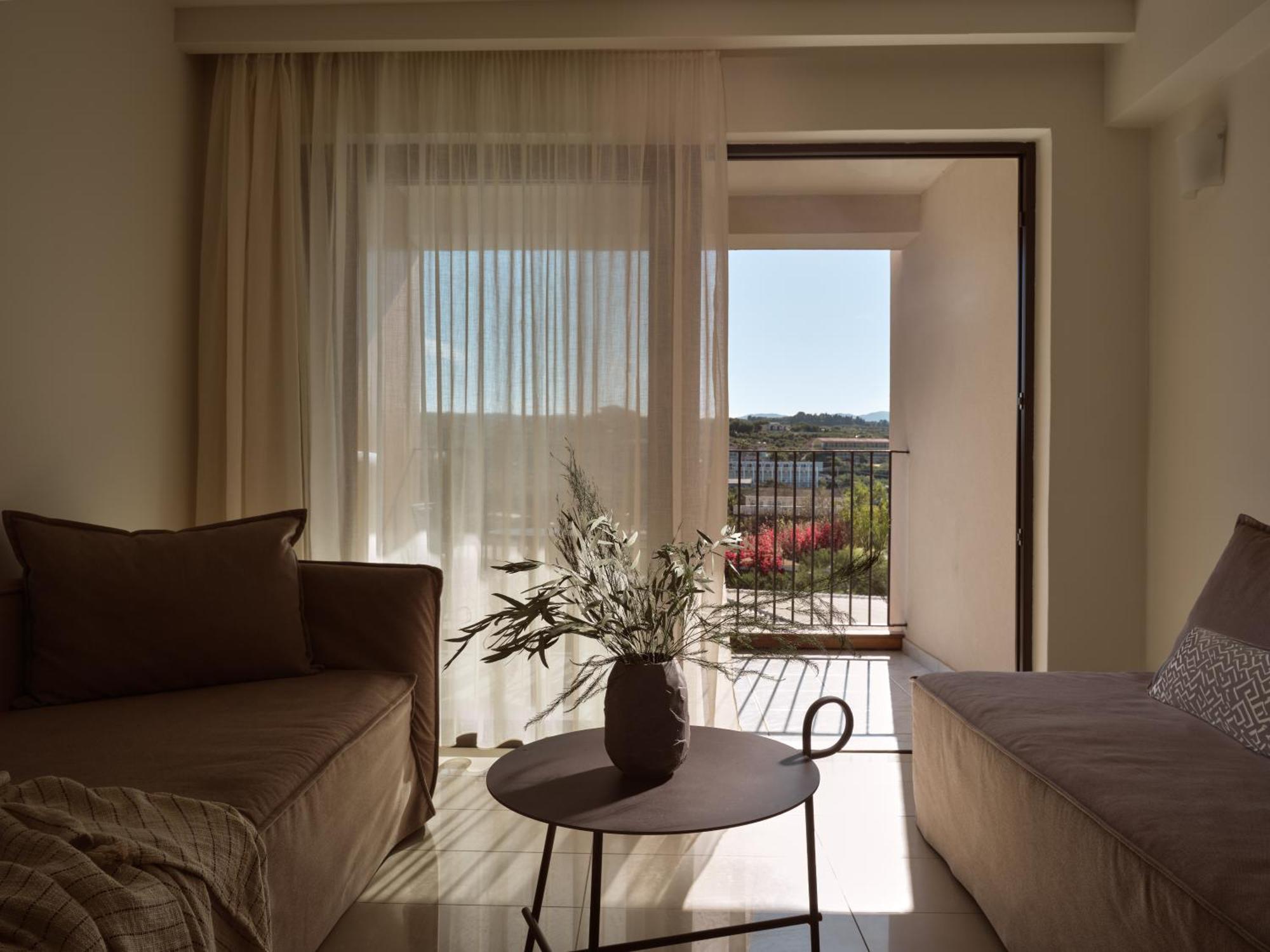 Planos Deluxe Hotel Luaran gambar
