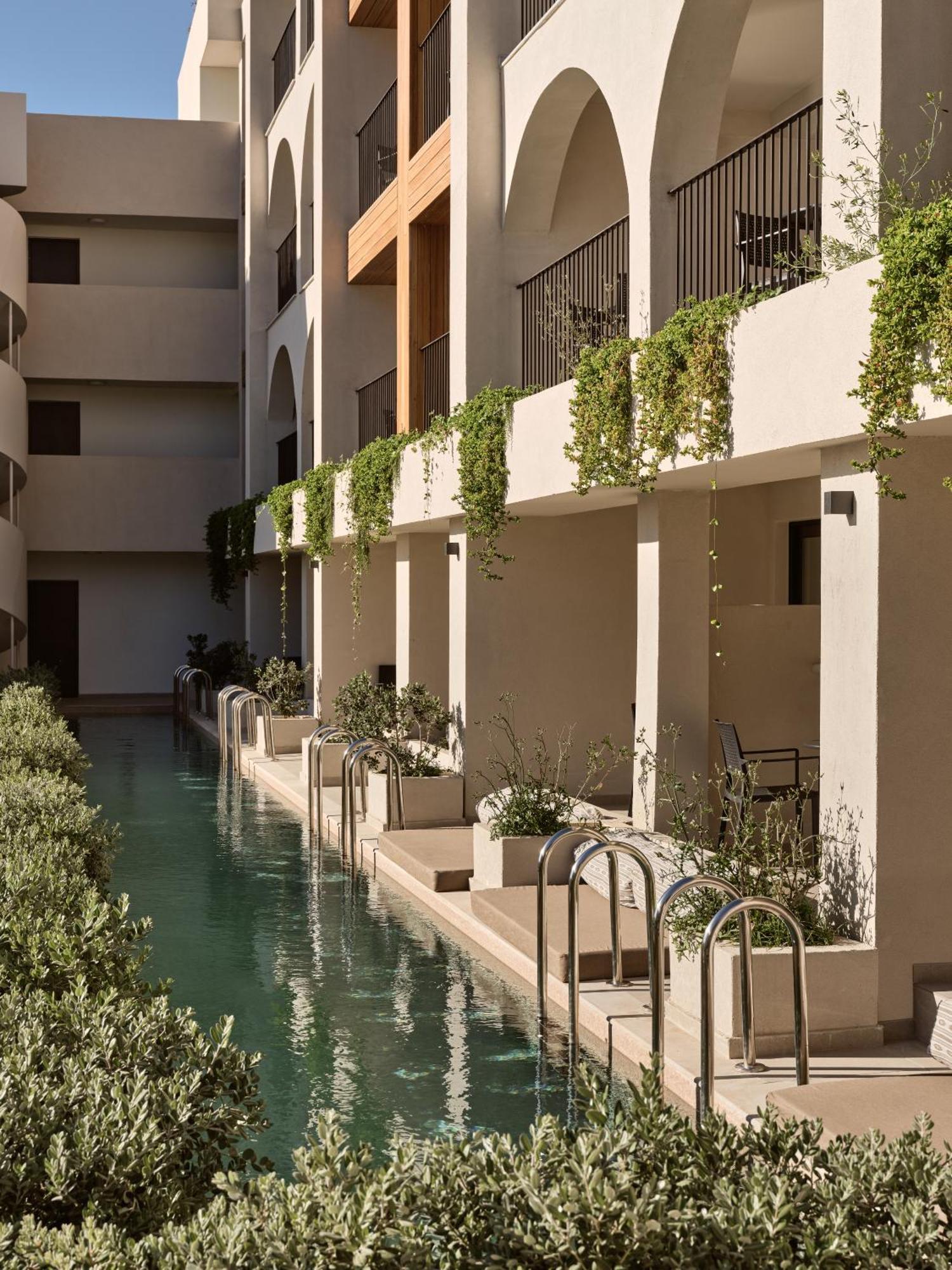 Planos Deluxe Hotel Luaran gambar