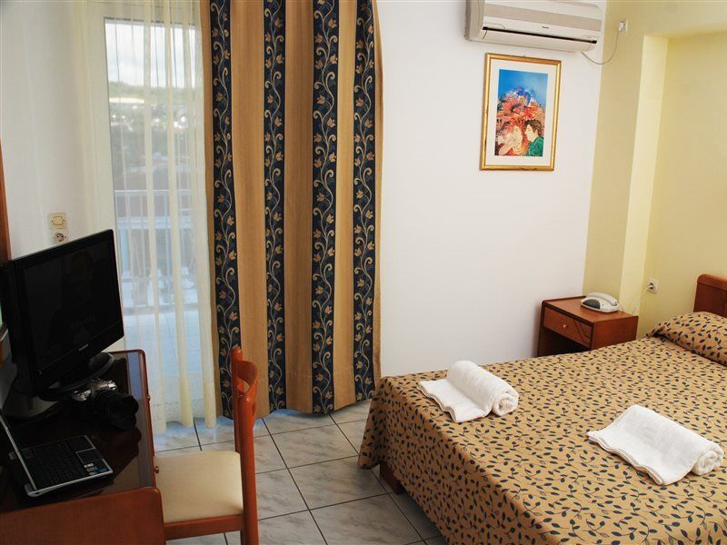 Planos Deluxe Hotel Luaran gambar