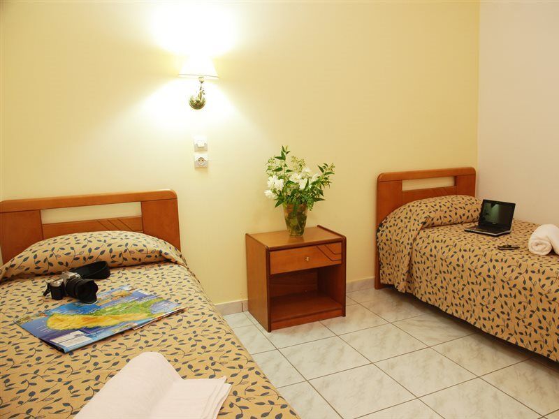 Planos Deluxe Hotel Luaran gambar