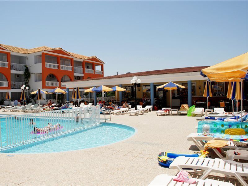 Planos Deluxe Hotel Luaran gambar